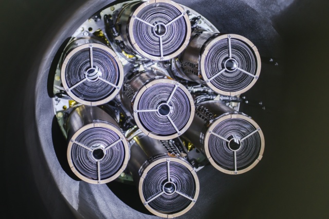 Рентгеновские зеркальные системы (вид изнутри телескопа).jpg